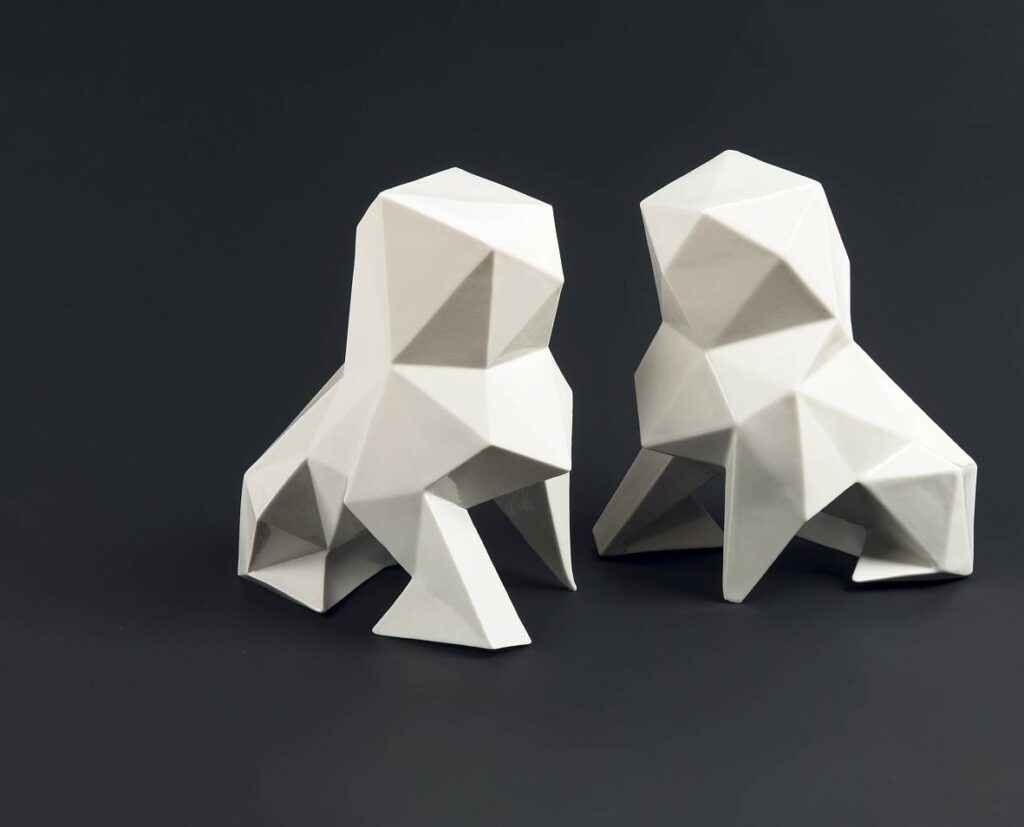 Pho - Dog, 2017, porcelánový objekt 1/2 a 2/3, výška 20 cm